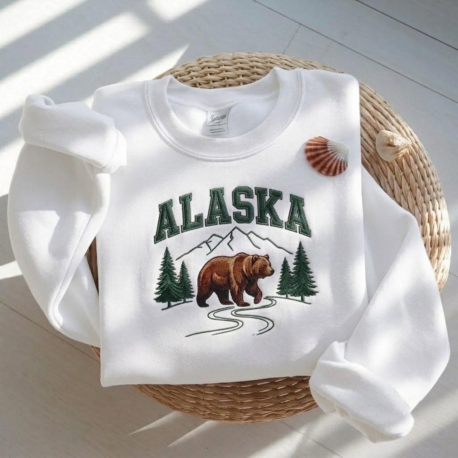 Alaska Embroidered Sweatshirt, Bear Sweatshirt, National Park Sweatshirt, Alaska Sweatshirt, Outdoor Shirt, Travel Shirt. 5