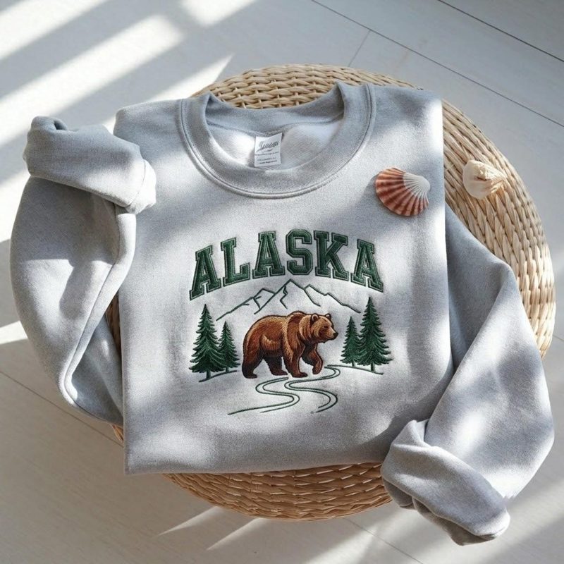 Alaska Embroidered Sweatshirt, Bear Sweatshirt, National Park Sweatshirt, Alaska Sweatshirt, Outdoor Shirt, Travel Shirt.