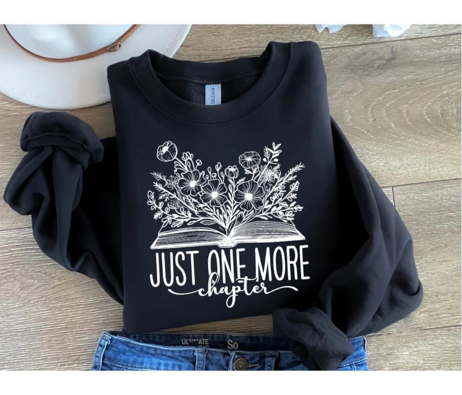 Bookish Sweatshirt: Just One More Chapter, Reader Gift 2