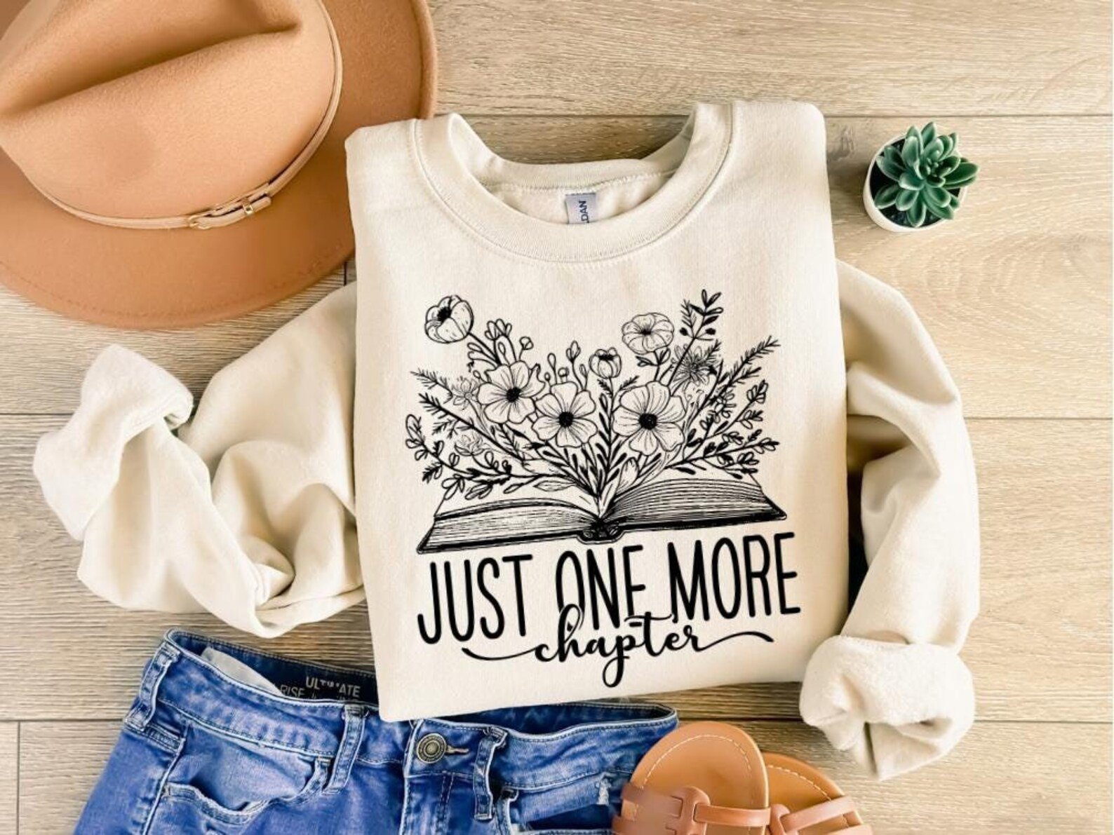 Bookish Sweatshirt: Just One More Chapter, Reader Gift 1