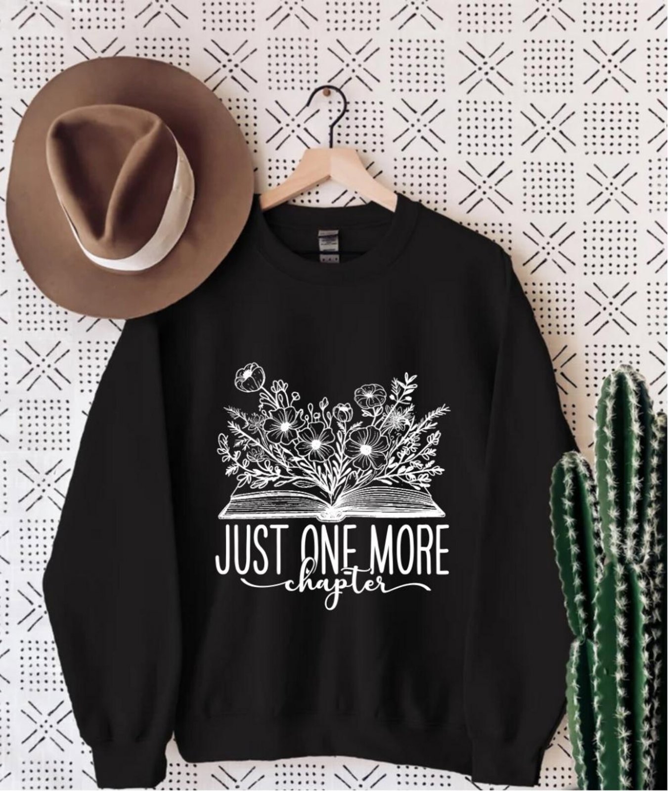 Bookish Sweatshirt: Just One More Chapter, Reader Gift 4