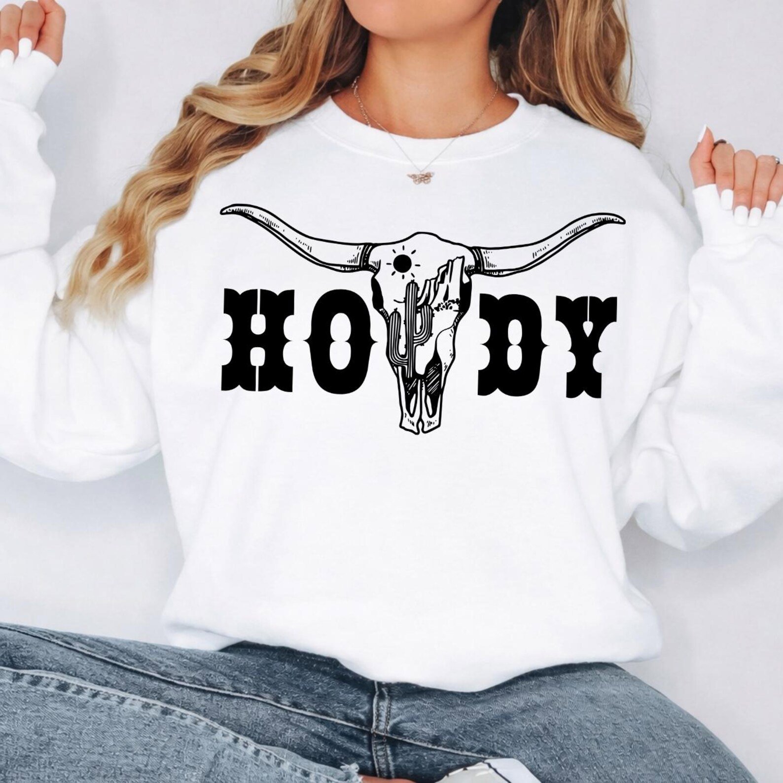 Howdy Longhorn Sweatshirt, Western Graphic Pullover, Cowgirl Cowboy Hoodie, Country Concert Outfit, Western Unisex Top, Ranch Style Top 1