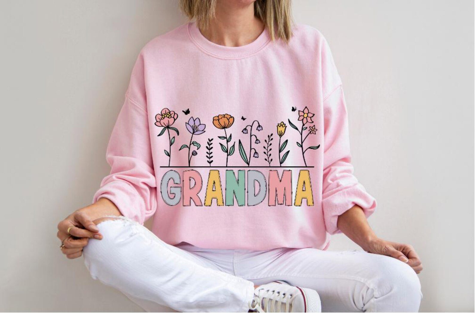 Floral Grandma T-Shirt: Trendy Grandmom Gift 3