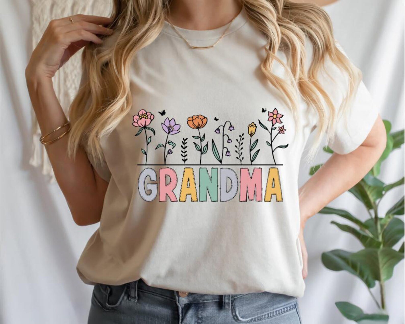 Floral Grandma T-Shirt: Trendy Grandmom Gift 5