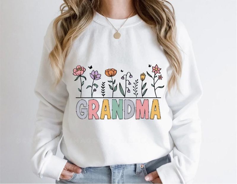 Floral Grandma T-Shirt: Trendy Grandmom Gift